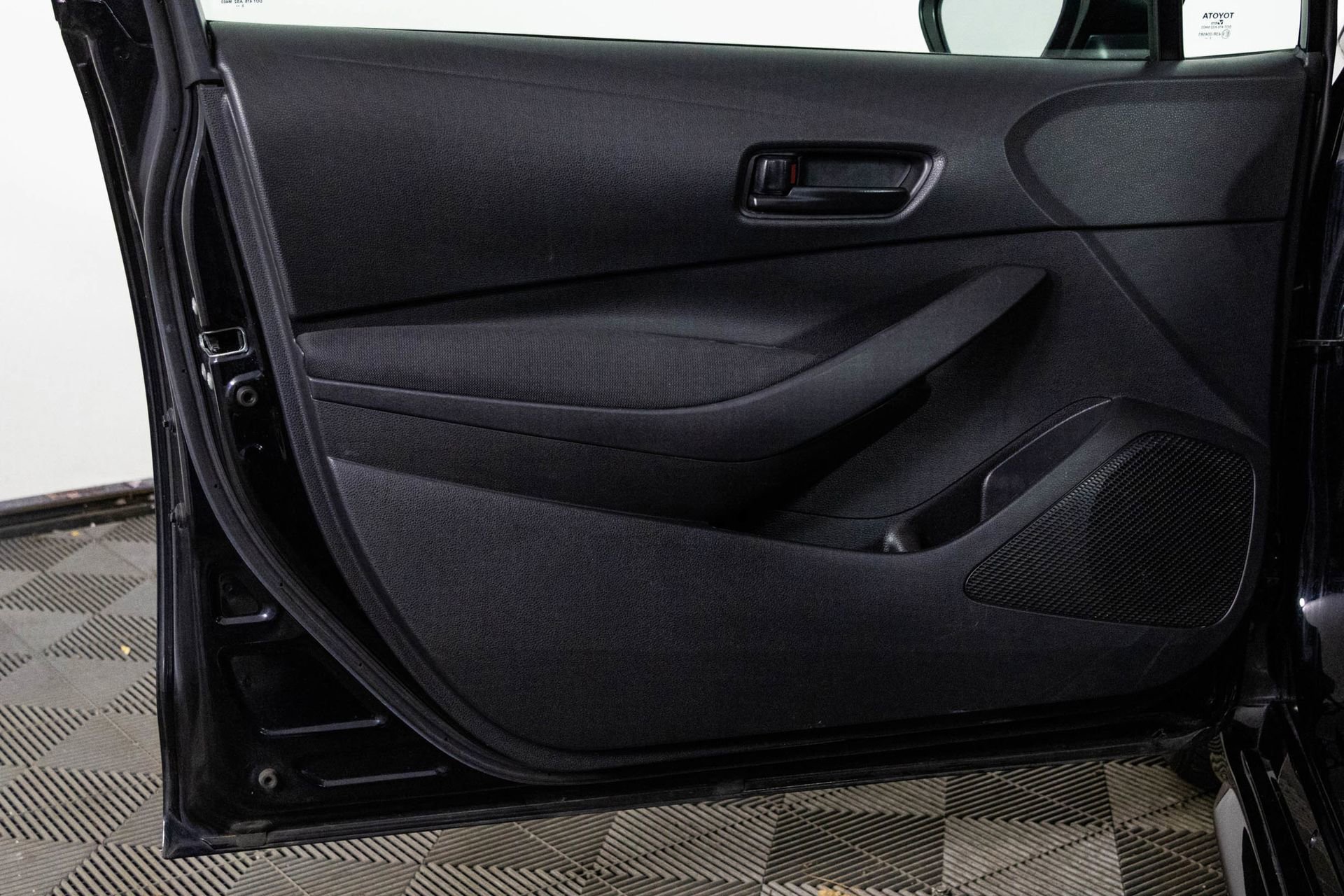 Used 2024 Toyota Corolla LE image 31