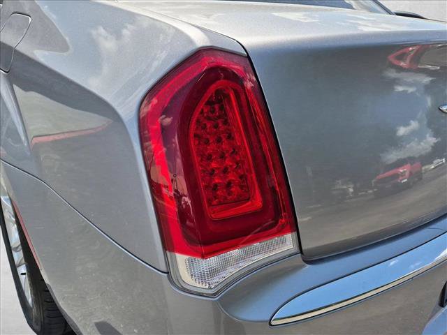 Used 2017 Chrysler 300 Limited RWD image 26