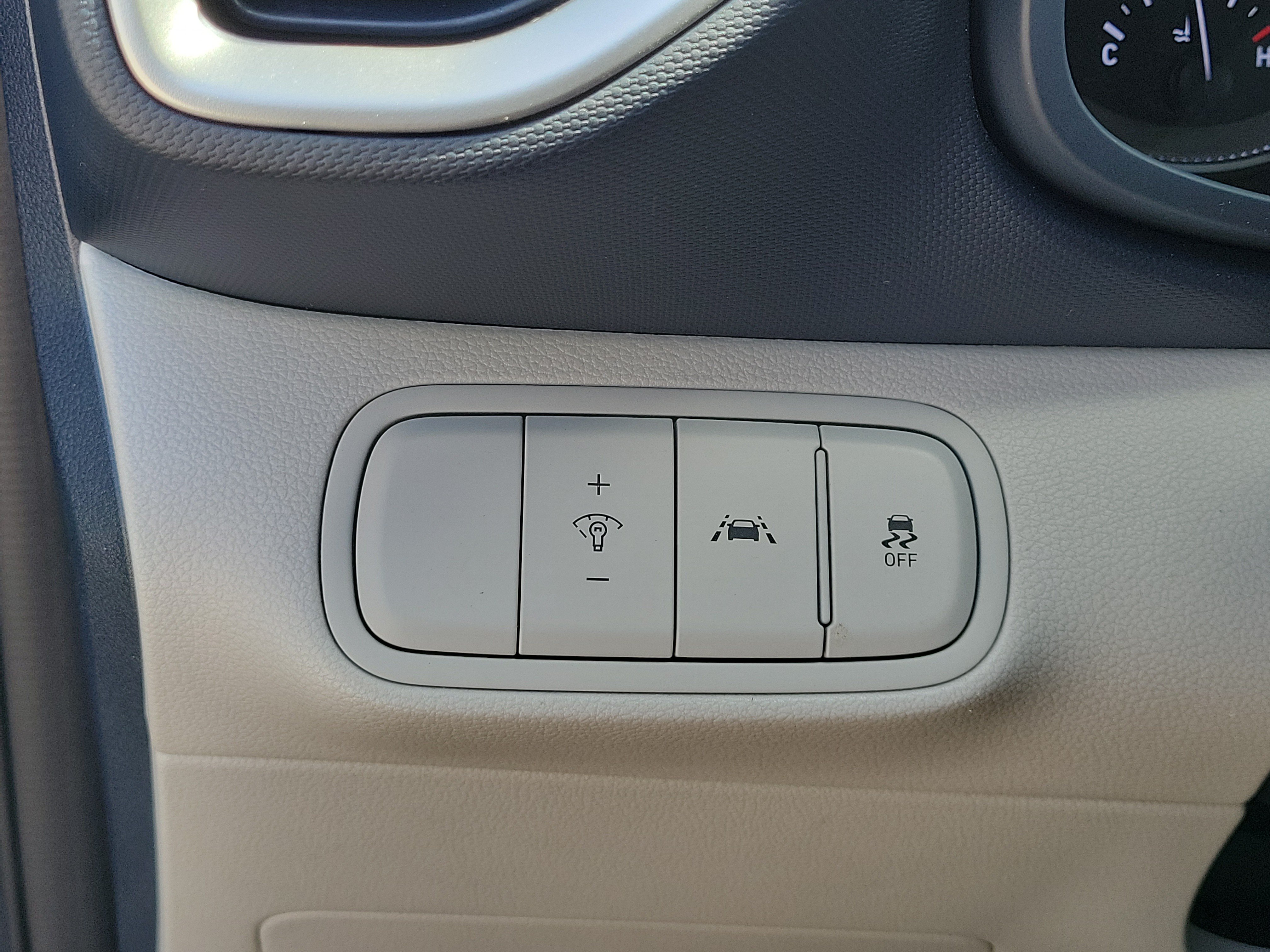 Used 2020 Hyundai Venue FWD image 30
