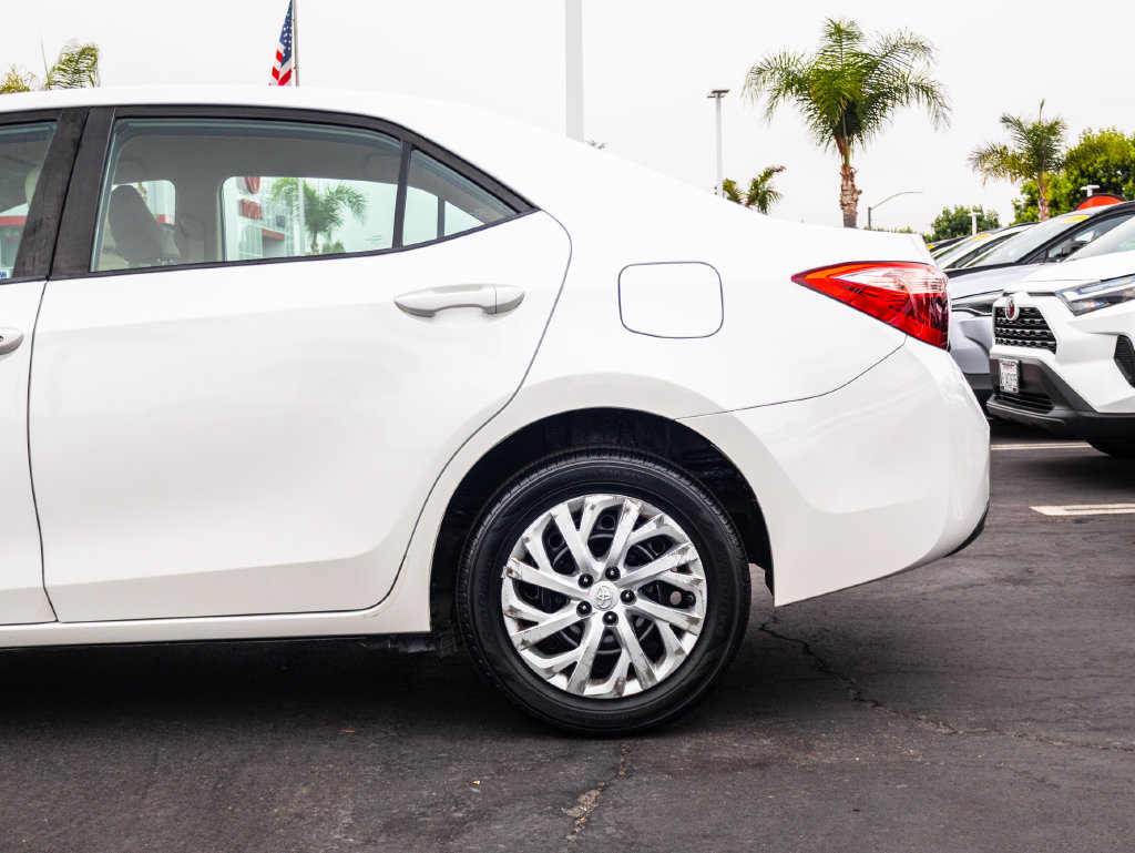 Used 2017 Toyota Corolla LE w/ Carpet Mat Package (TMS) FWD image 6