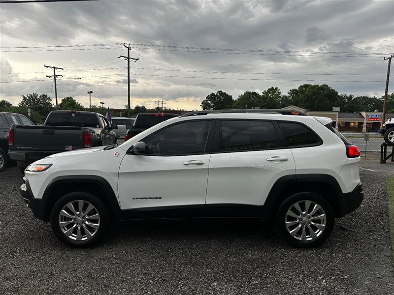 Used 2016 Jeep Cherokee Trailhawk AWD/4WD image 9