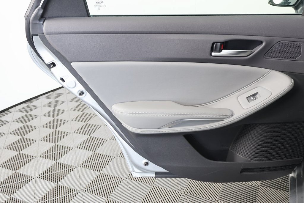 Used 2021 Toyota Avalon XLE w/ Carpet Mat Package (TMS) FWD image 11