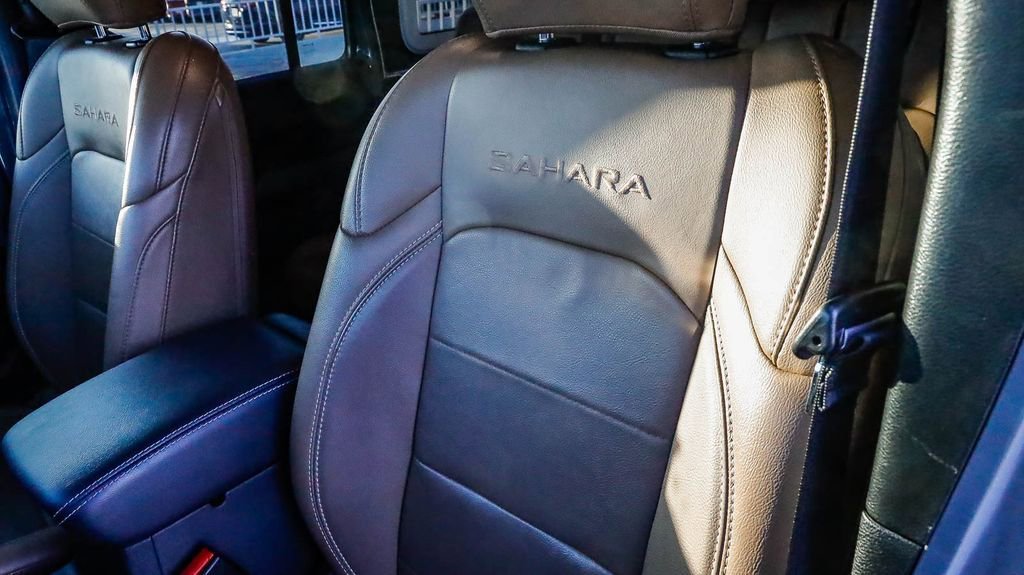 Used 2023 Jeep Wrangler Unlimited Sahara w/ Cold Weather Group AWD/4WD image 30