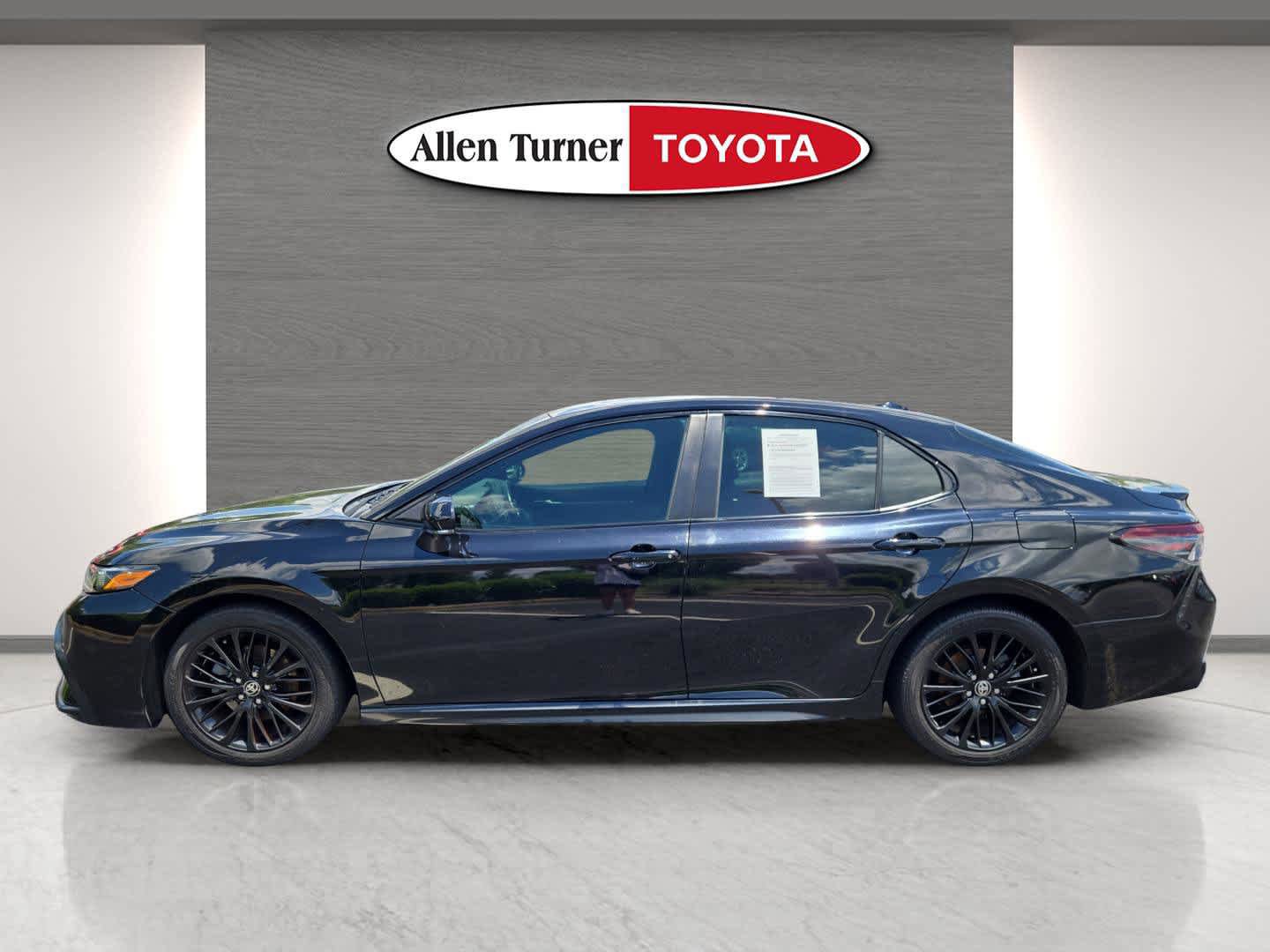 Used 2021 Toyota Camry SE w/ Convenience Package FWD image 10