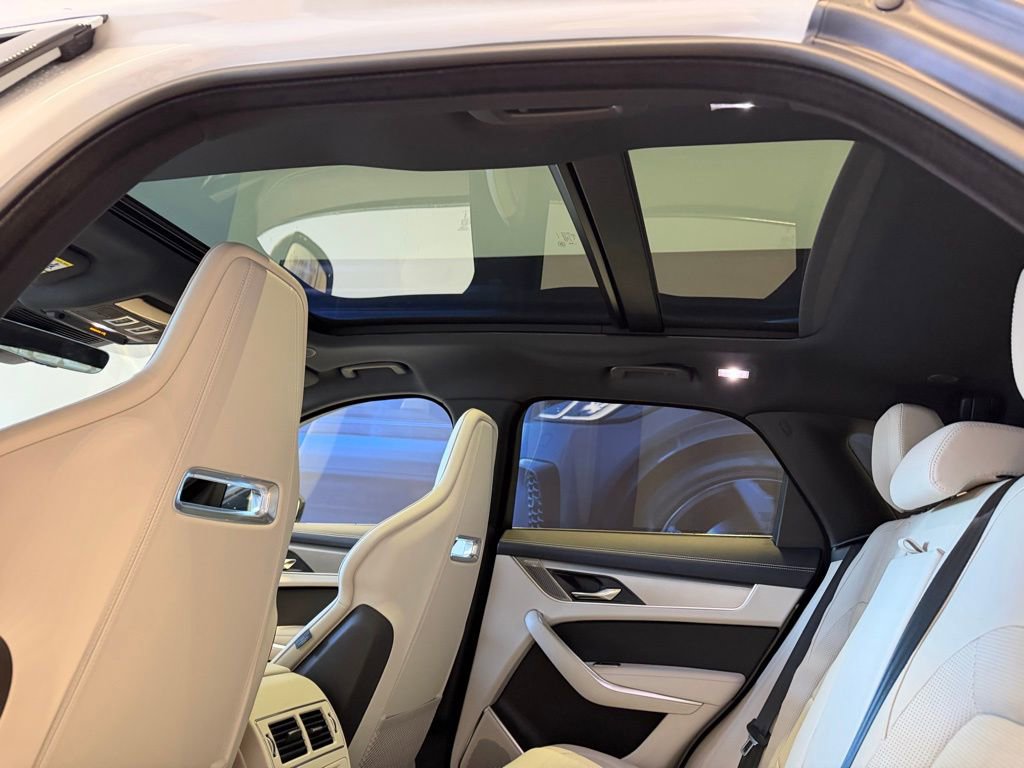 New 2025 Jaguar F-PACE R-Dynamic S image 13