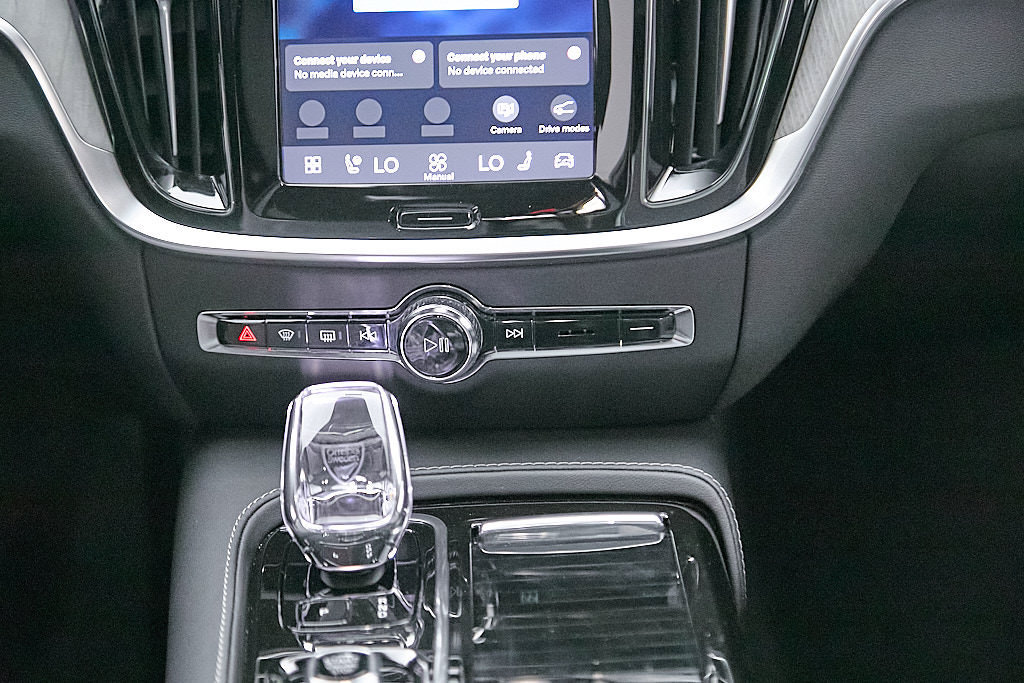 Certified 2024 Volvo S60 T8 Ultimate AWD/4WD image 32