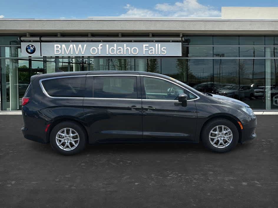 Used 2023 Chrysler Voyager LX FWD image 8