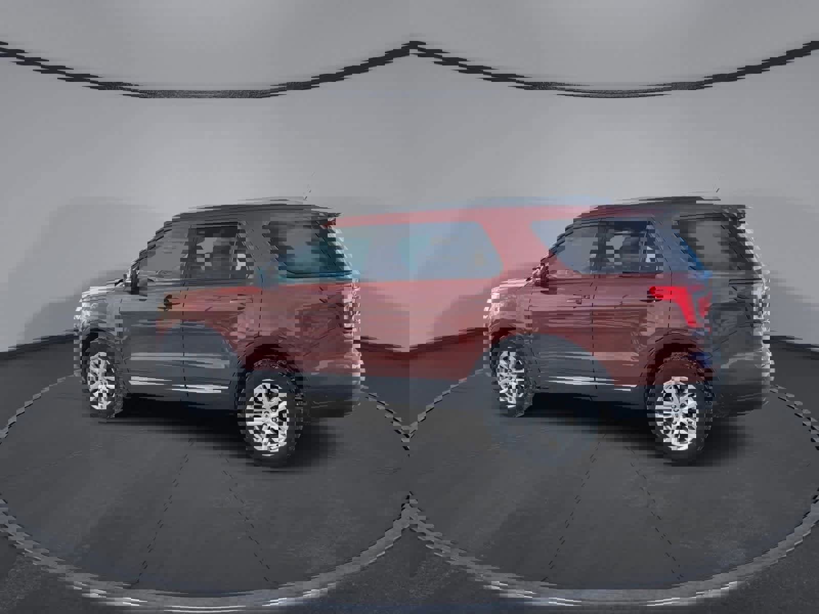 Used 2018 Ford Explorer XLT w/ Equipment Group 202A image 5