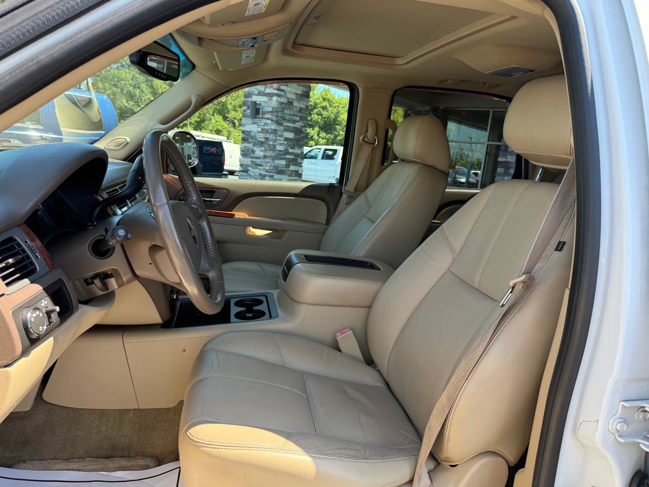Used 2010 Chevrolet Tahoe LT w/ Luxury Package RWD image 9