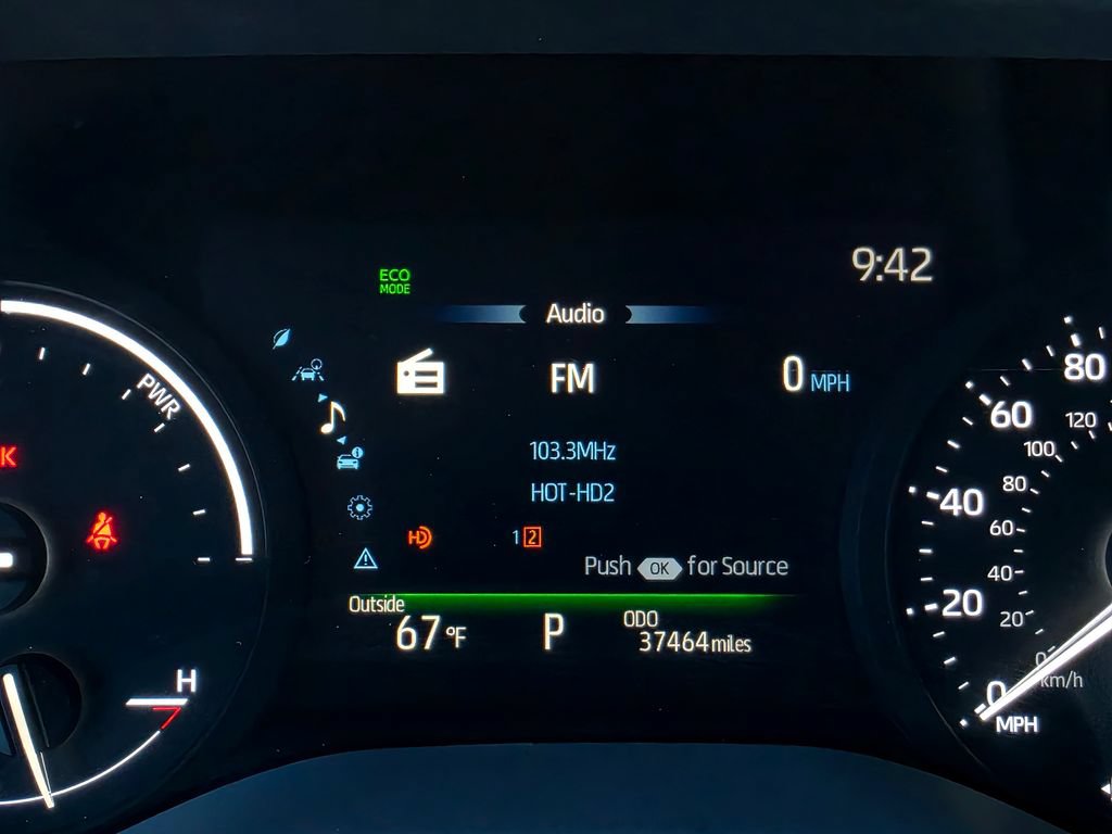Used 2025 Toyota Sienna XLE FWD image 28