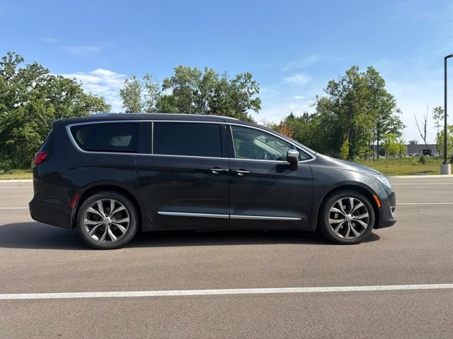 Used 2017 Chrysler Pacifica Limited FWD image 6