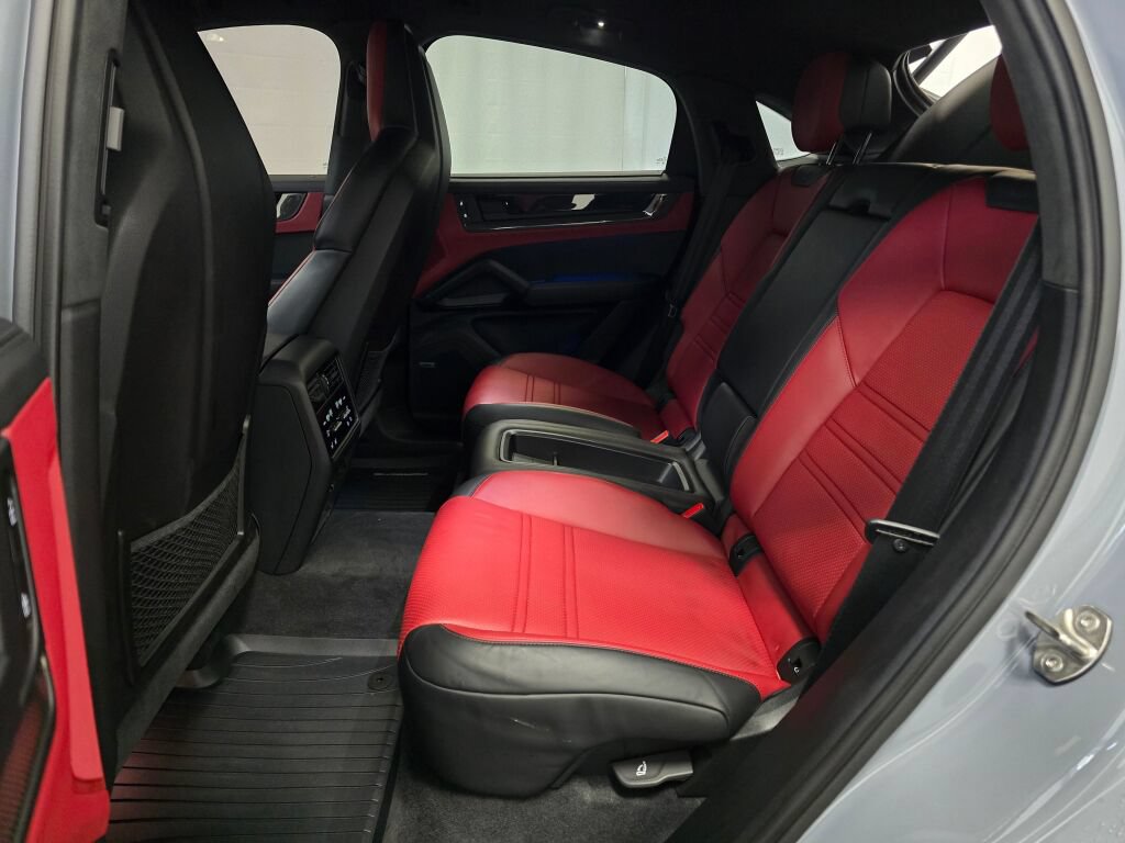 Certified 2024 Porsche Cayenne Turbo GT AWD/4WD image 21