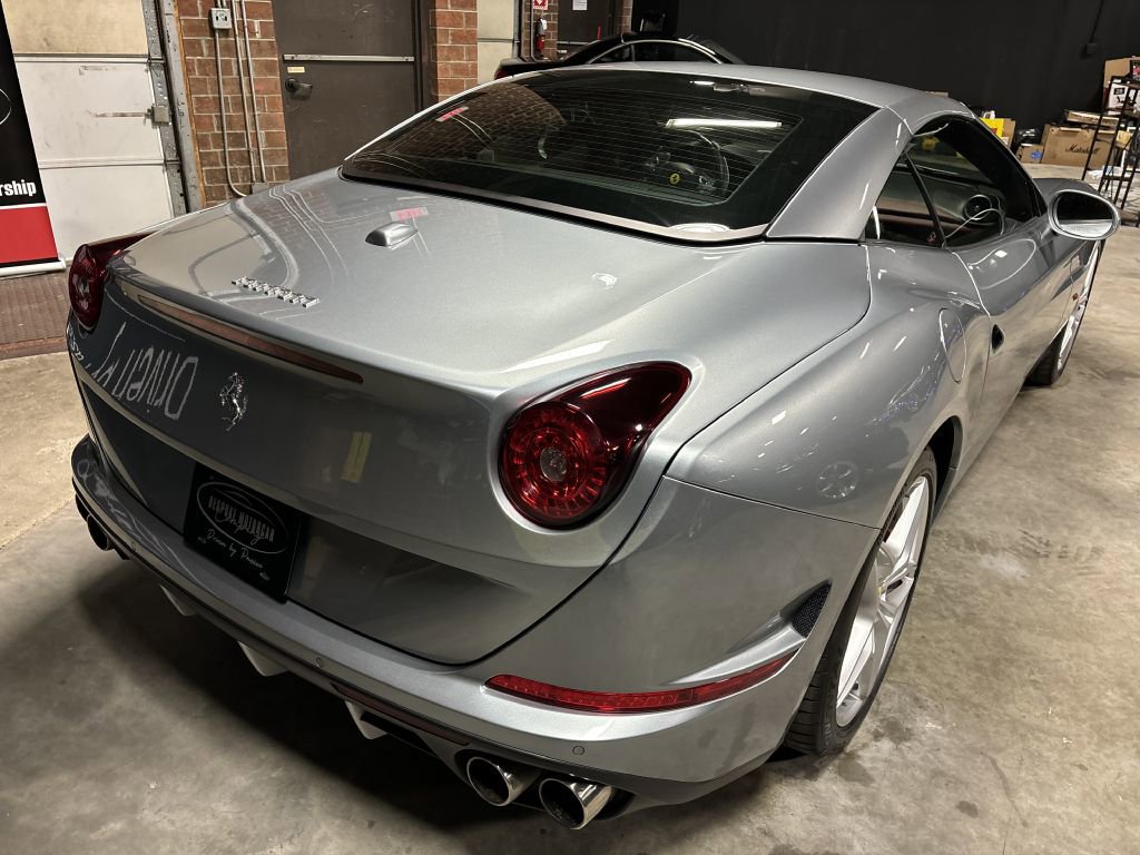 Used 2015 Ferrari California T image 11