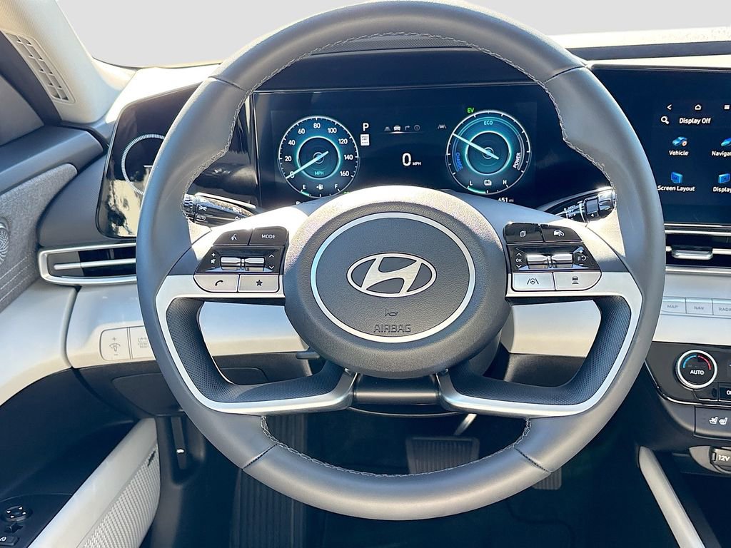 Used 2025 Hyundai Elantra Limited image 11