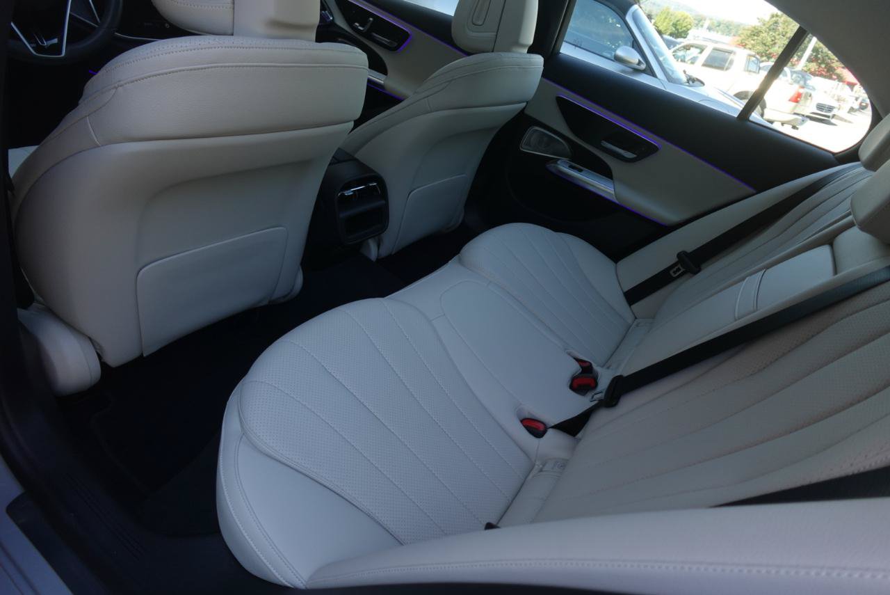 Used 2024 Mercedes-Benz E 350 4MATIC Sedan image 10