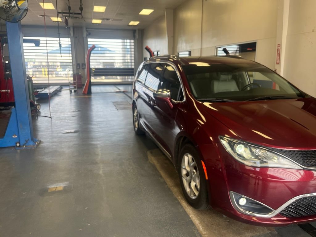 Used 2020 Chrysler Pacifica Limited FWD image 1