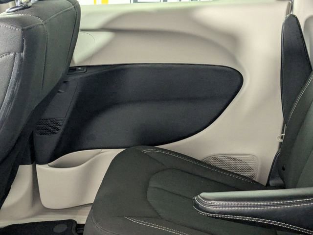 Used 2024 Chrysler Voyager LX image 27