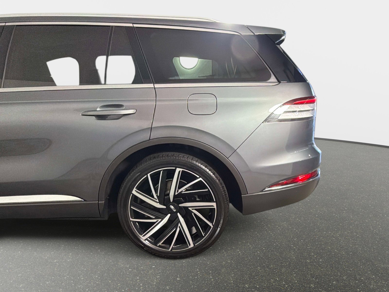 Used 2025 Lincoln Aviator Reserve w/ Equipment Group 201A AWD/4WD image 14