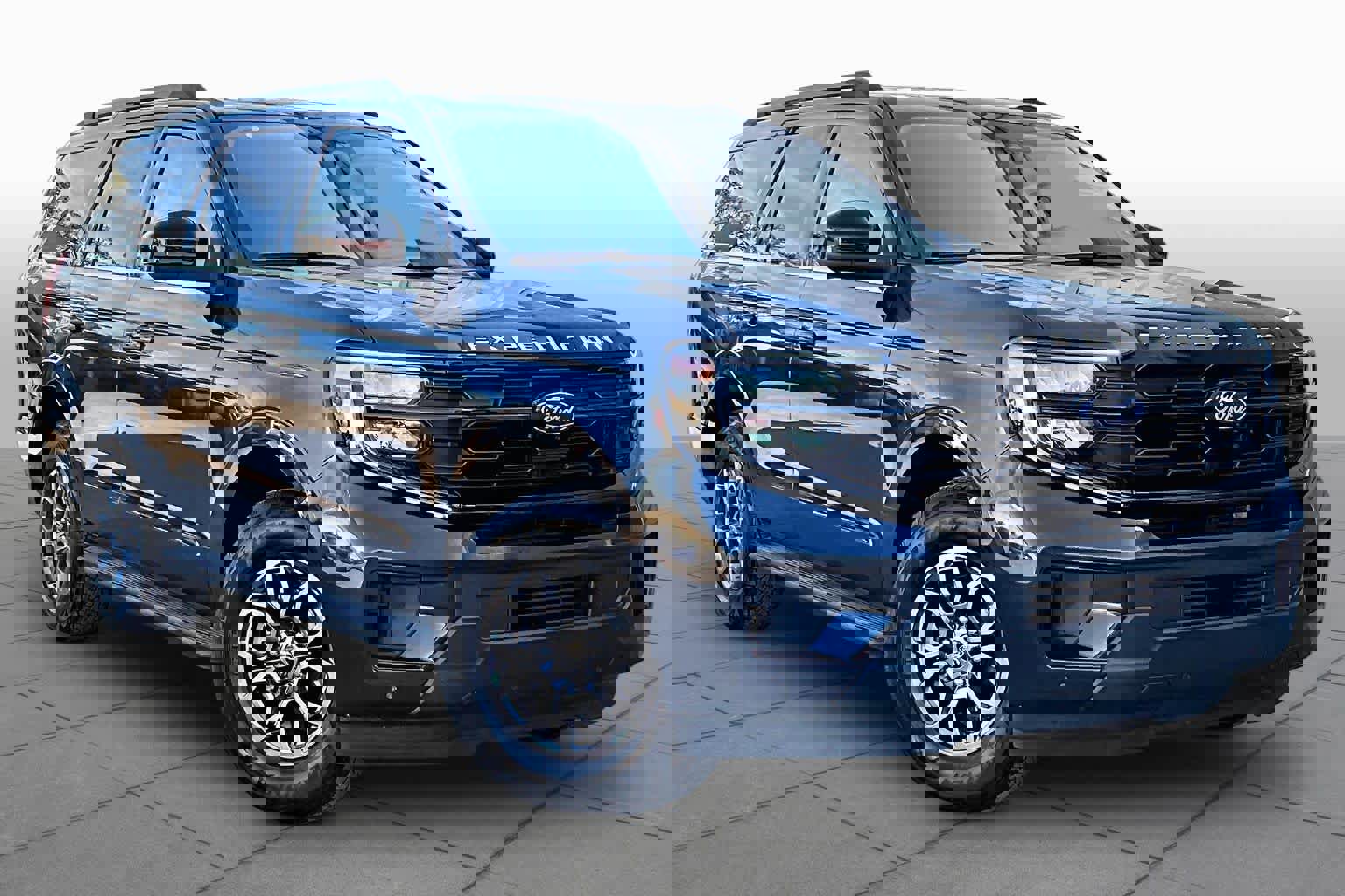 Used 2025 Ford Expedition Active image 3