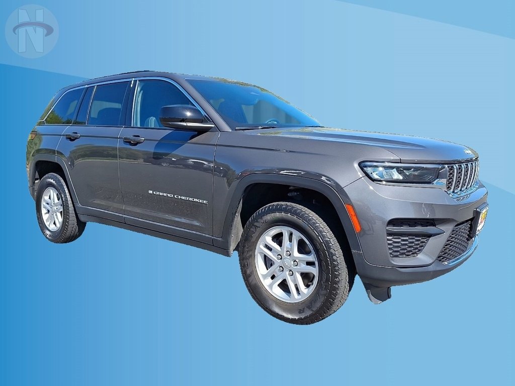 Used 2024 Jeep Grand Cherokee Laredo w/ Luxury Tech Group I AWD/4WD image 1