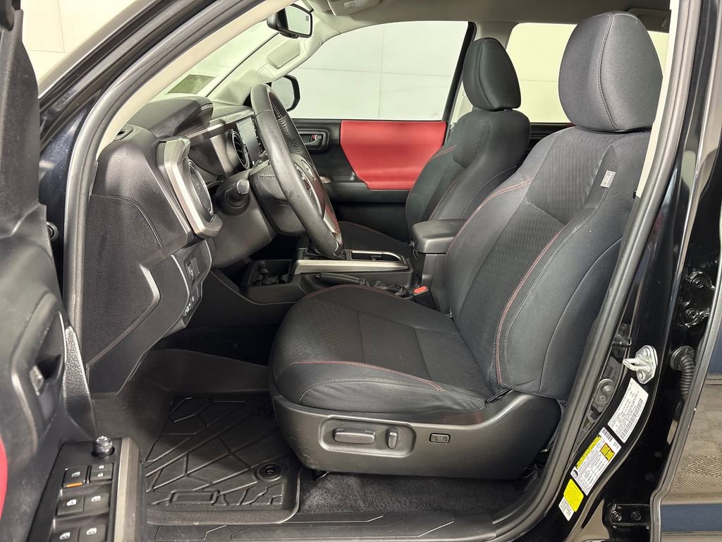 Used 2022 Toyota Tacoma SR5 w/ Technology Package RWD image 30