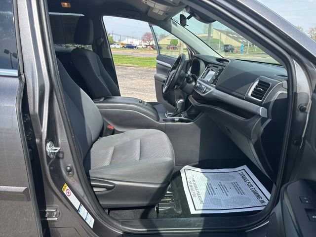 Used 2019 Toyota Highlander LE image 33