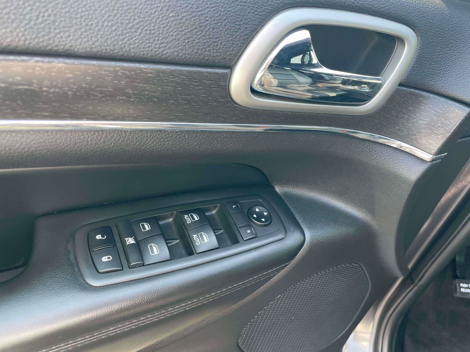 Used 2018 Jeep Grand Cherokee Limited RWD image 13