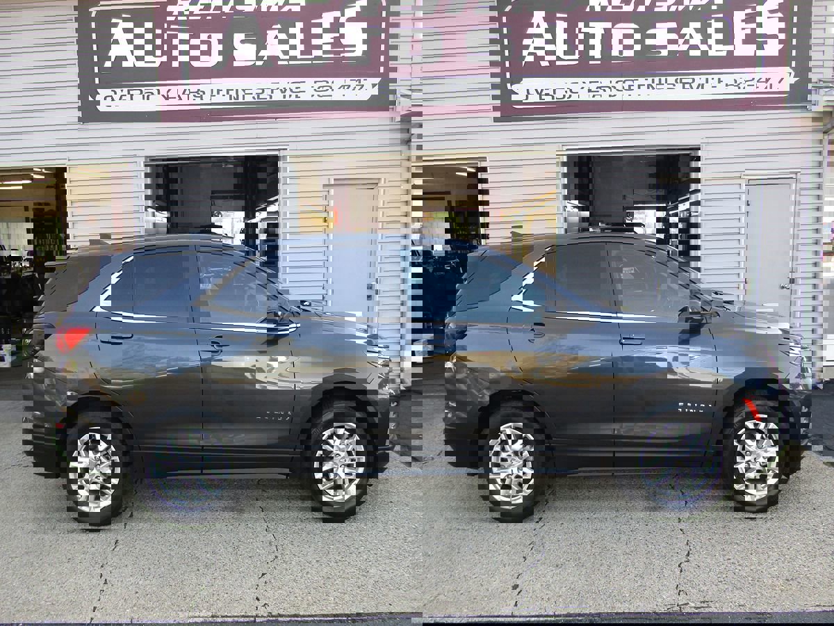 Used 2023 Chevrolet Equinox LT image 2