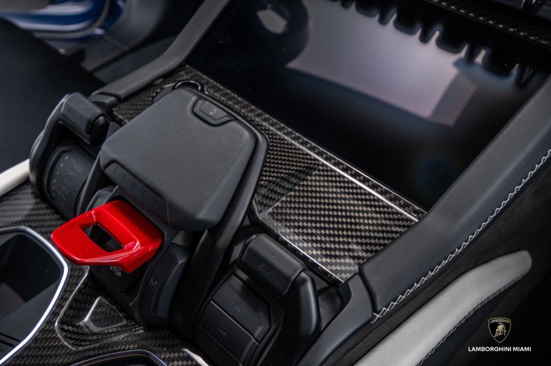 Used 2025 Lamborghini Urus SE image 65