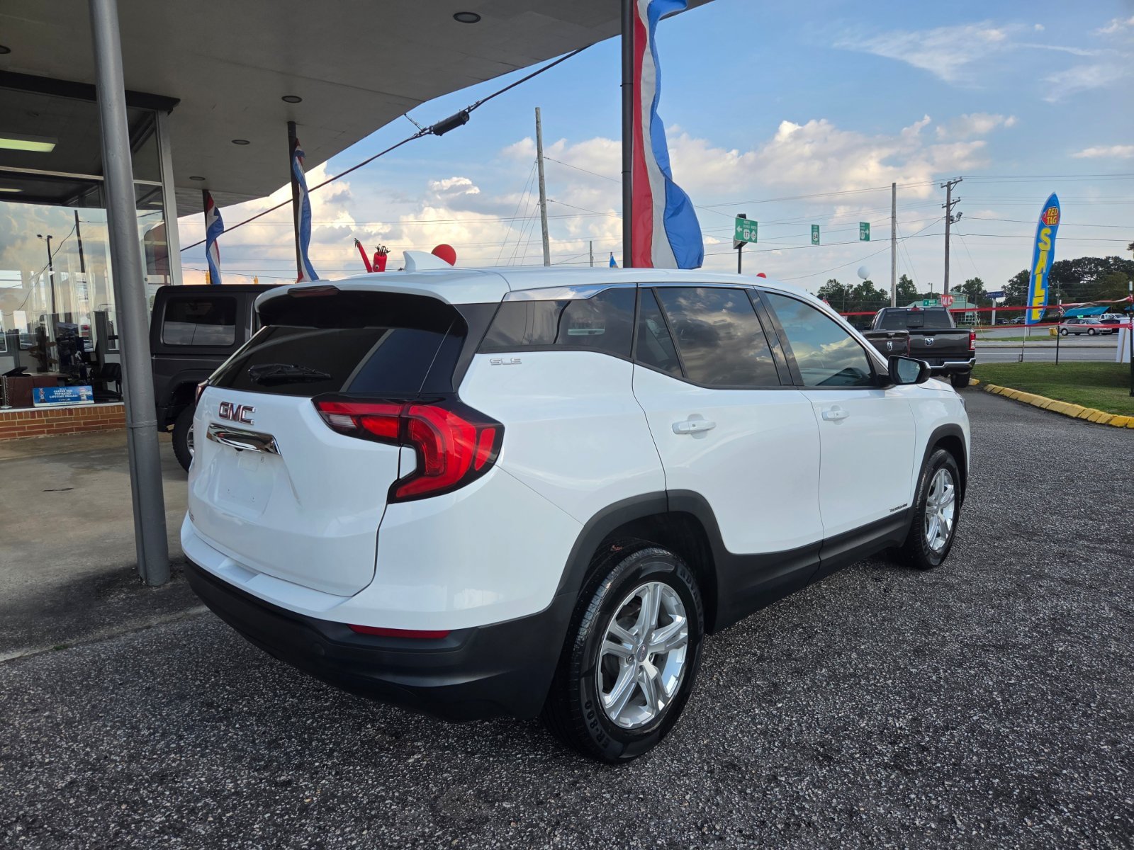 Used 2020 GMC Terrain SLE FWD image 3