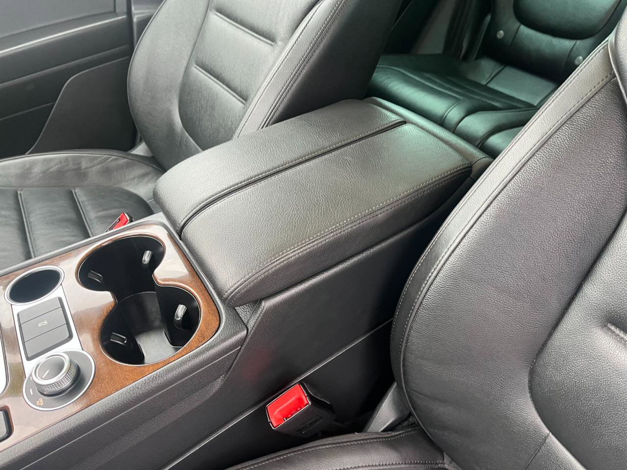 Used 2015 Volkswagen Touareg TDI AWD/4WD image 36