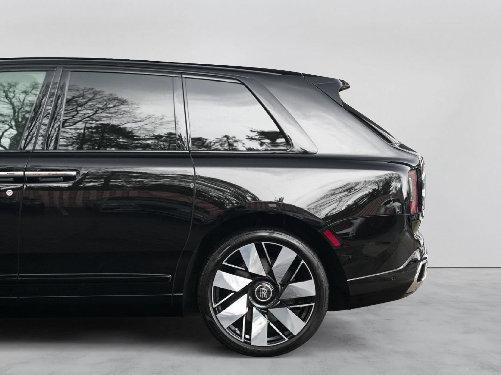 Certified 2025 Rolls-Royce Cullinan AWD/4WD image 57