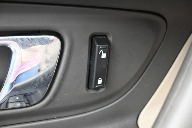Used 2010 Ford Taurus SEL FWD image 15