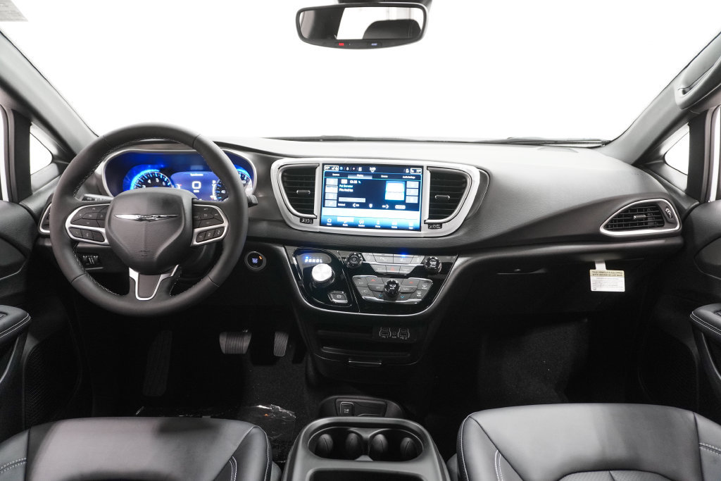 New 2026 Chrysler Voyager LX FWD image 19