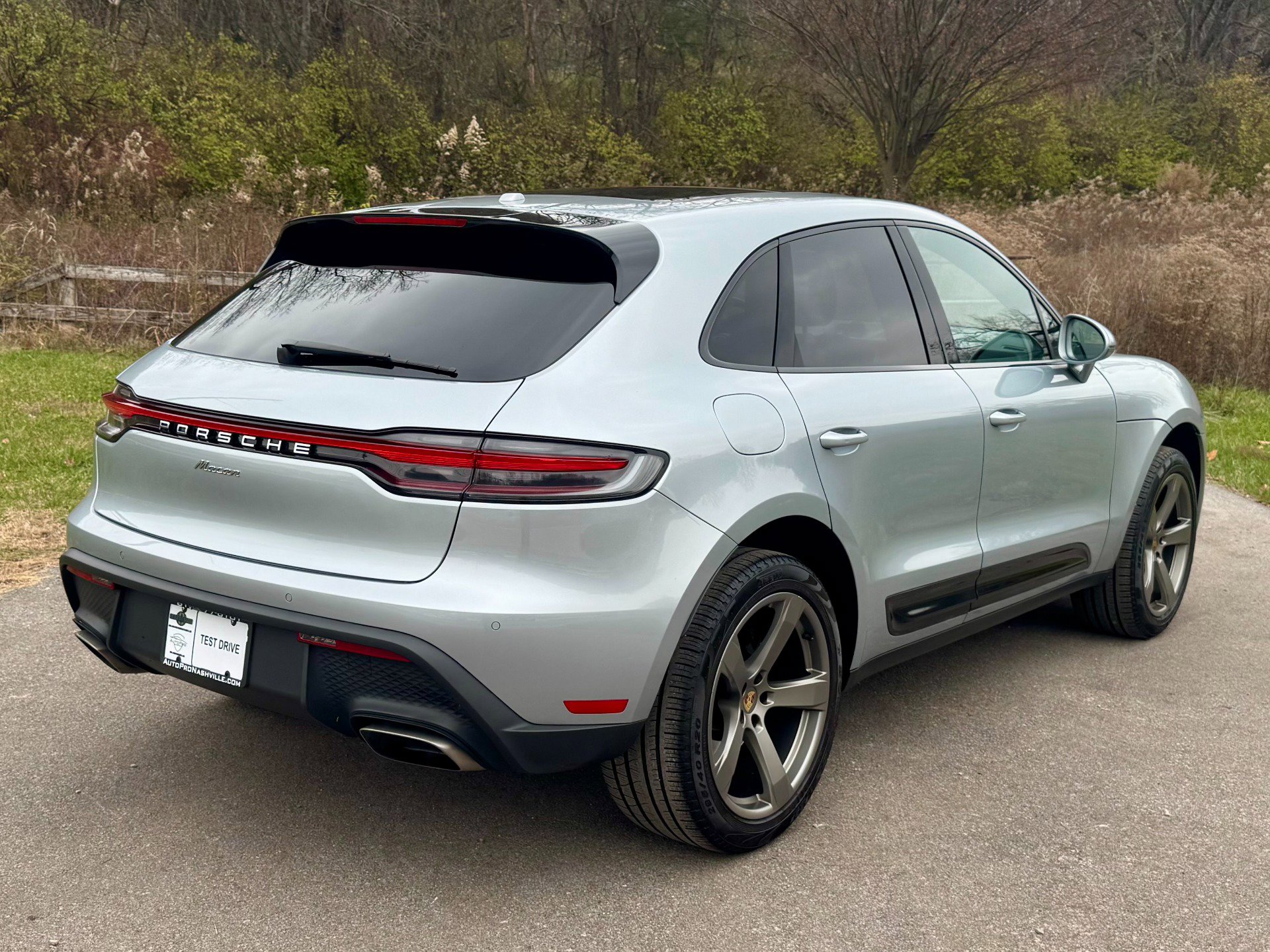 Used 2024 Porsche Macan image 3
