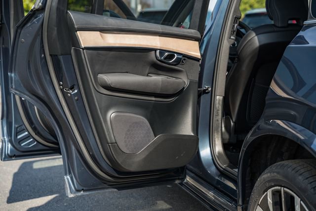 Used 2025 Volvo XC90 B6 Plus image 37