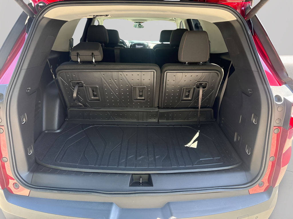 Used 2020 Chevrolet Traverse LT w/ LPO, Floor Liner Package AWD/4WD image 12