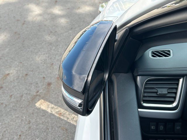 Used 2019 Toyota Highlander SE w/ Nightshade Edition AWD/4WD image 16