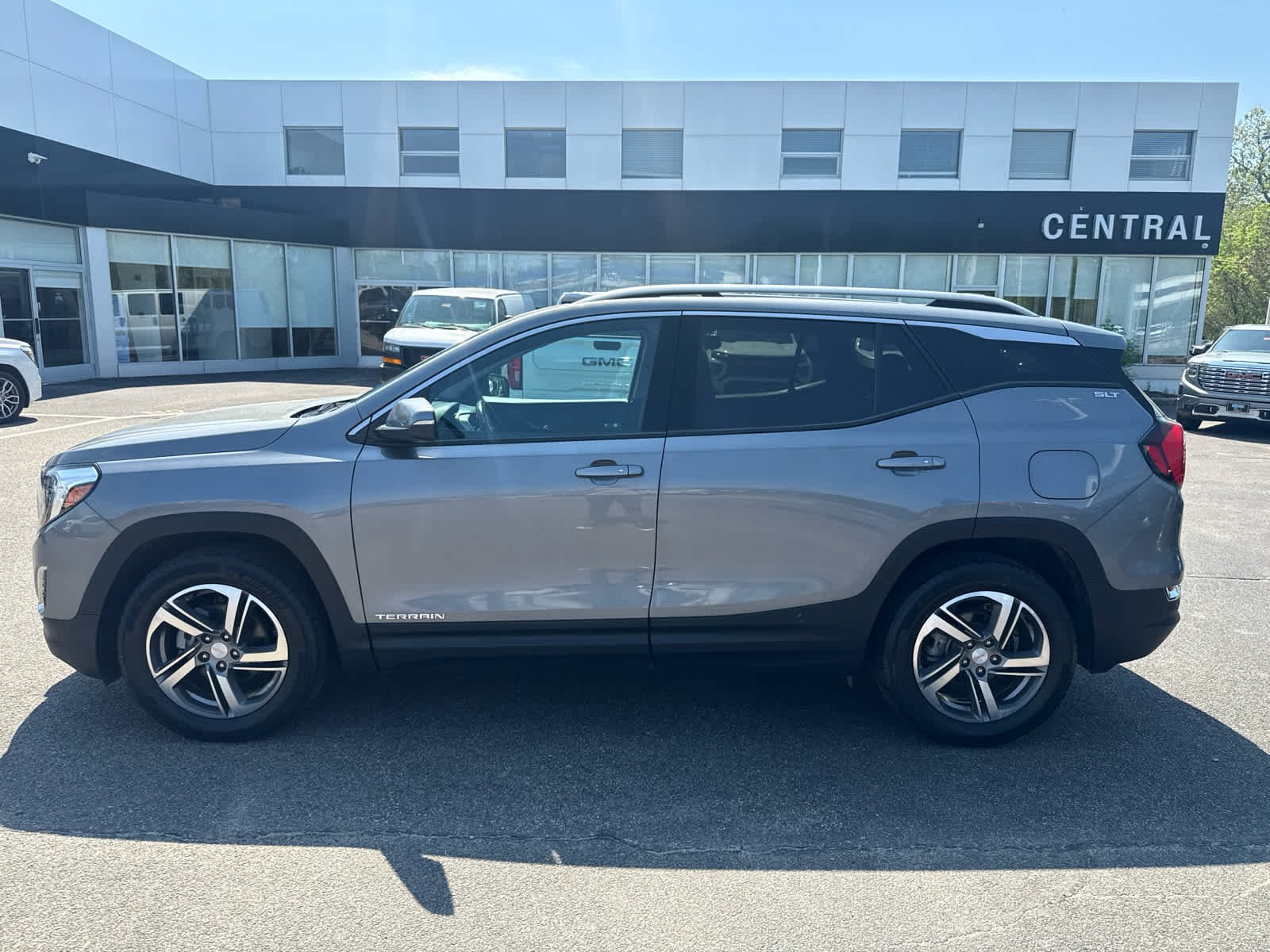 Certified 2021 GMC Terrain SLT w/ Infotainment Package II AWD/4WD image 2