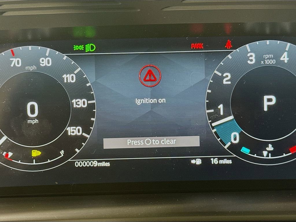 New 2025 Land Rover Discovery Dynamic SE image 12