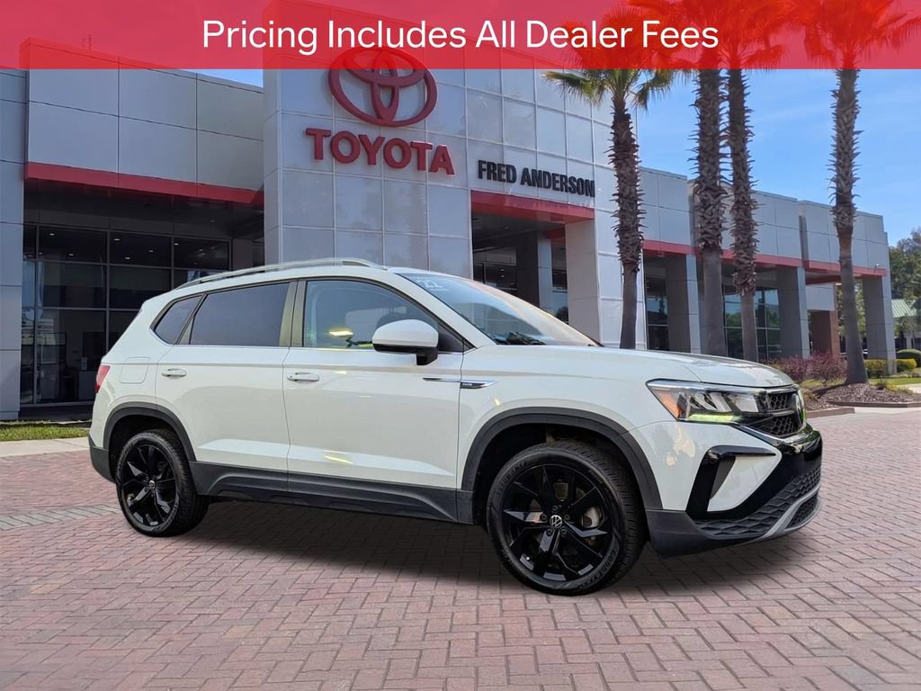 Used 2022 Volkswagen Taos SE w/ Panoramic Sunroof Package