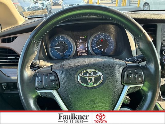 Certified 2018 Toyota Sienna Limited Premium AWD/4WD image 32