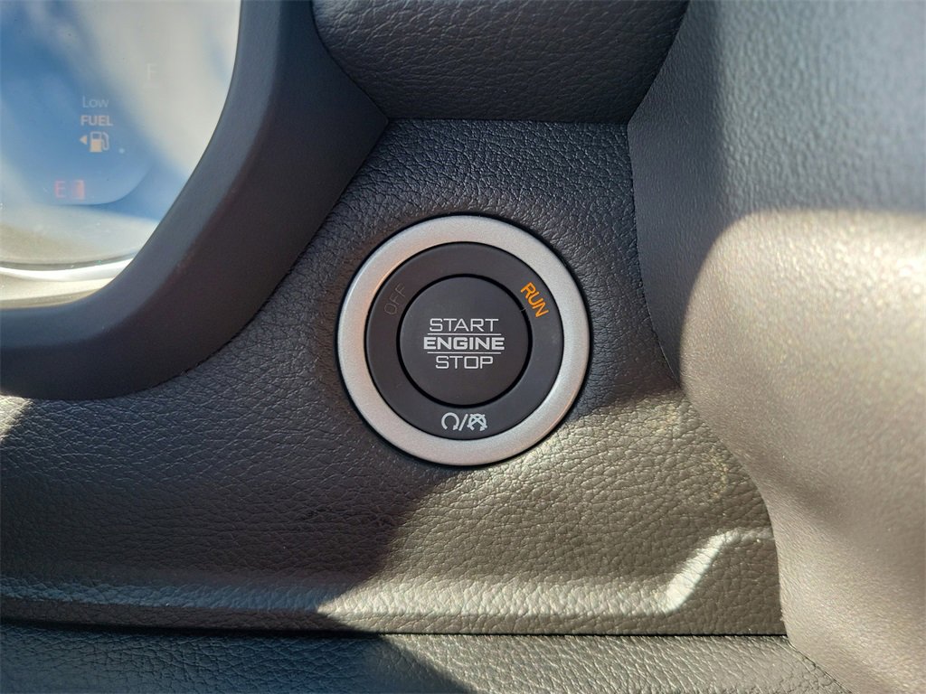New 2026 RAM 1500 4x4 Crew Cab image 3