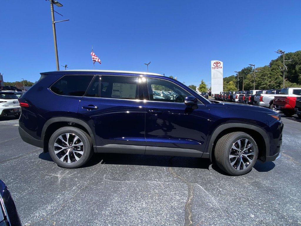 New 2026 Toyota Grand Highlander AWD Hybrid image 2