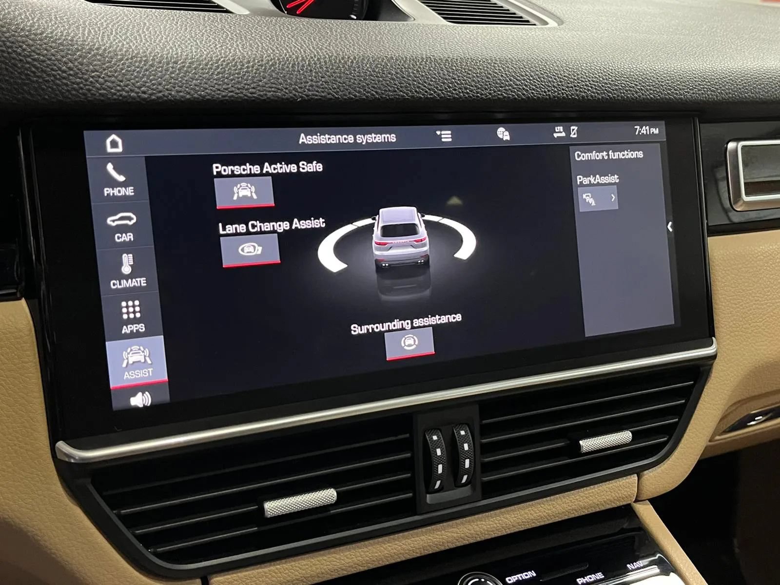 Used 2019 Porsche Cayenne AWD/4WD image 16