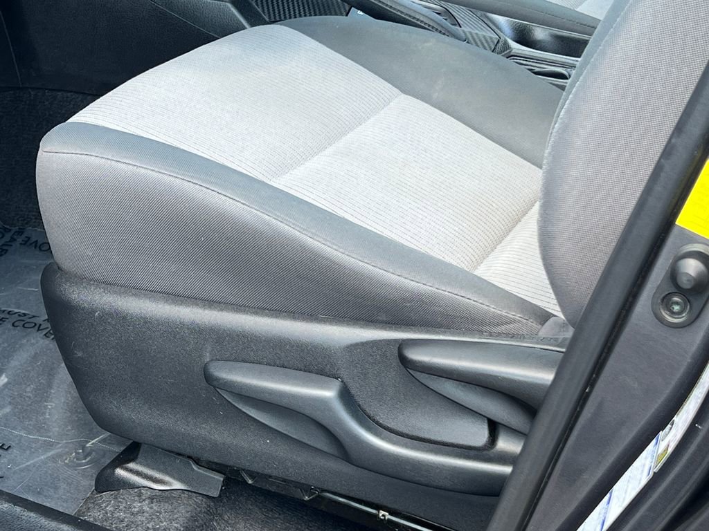 Used 2013 Toyota RAV4 LE AWD/4WD image 8