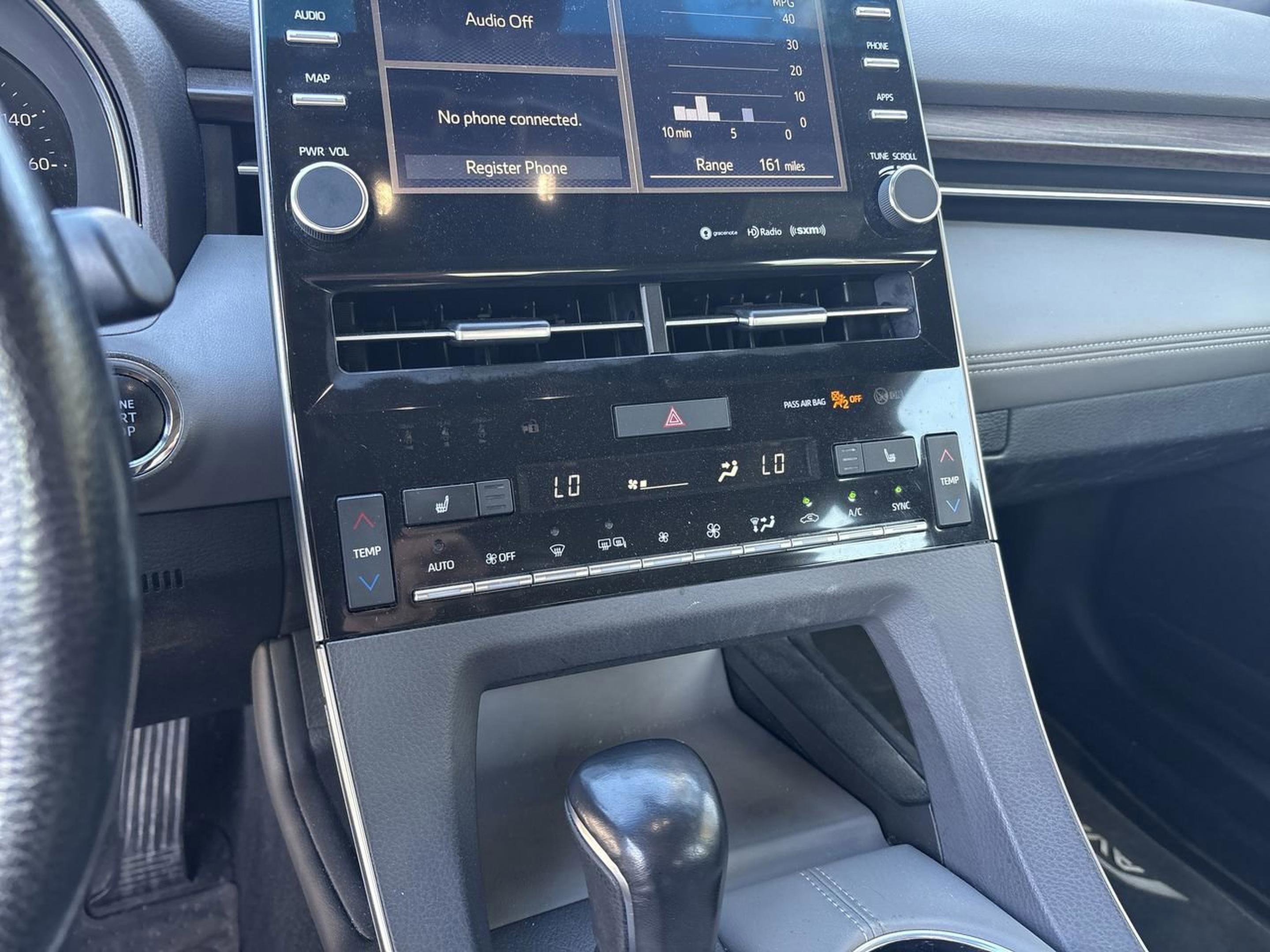 Used 2020 Toyota Avalon XLE w/ Moonroof Package image 31