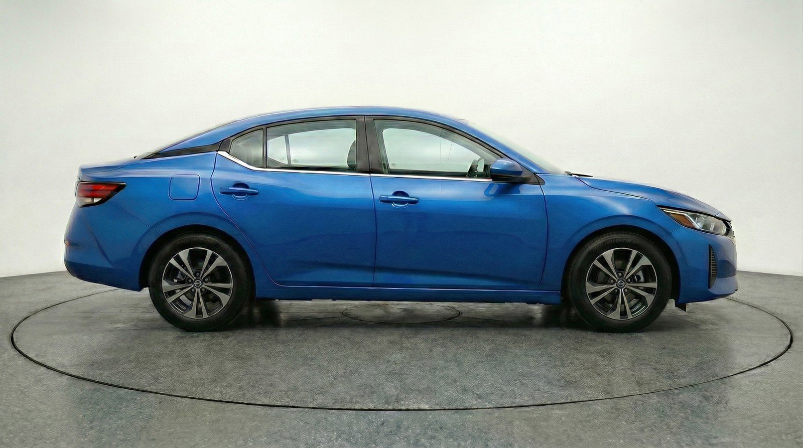 Used 2025 Nissan Sentra SV FWD image 11