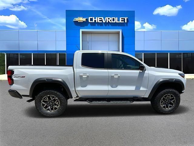 Used 2025 Chevrolet Colorado ZR2 w/ Technology Package AWD/4WD image 2