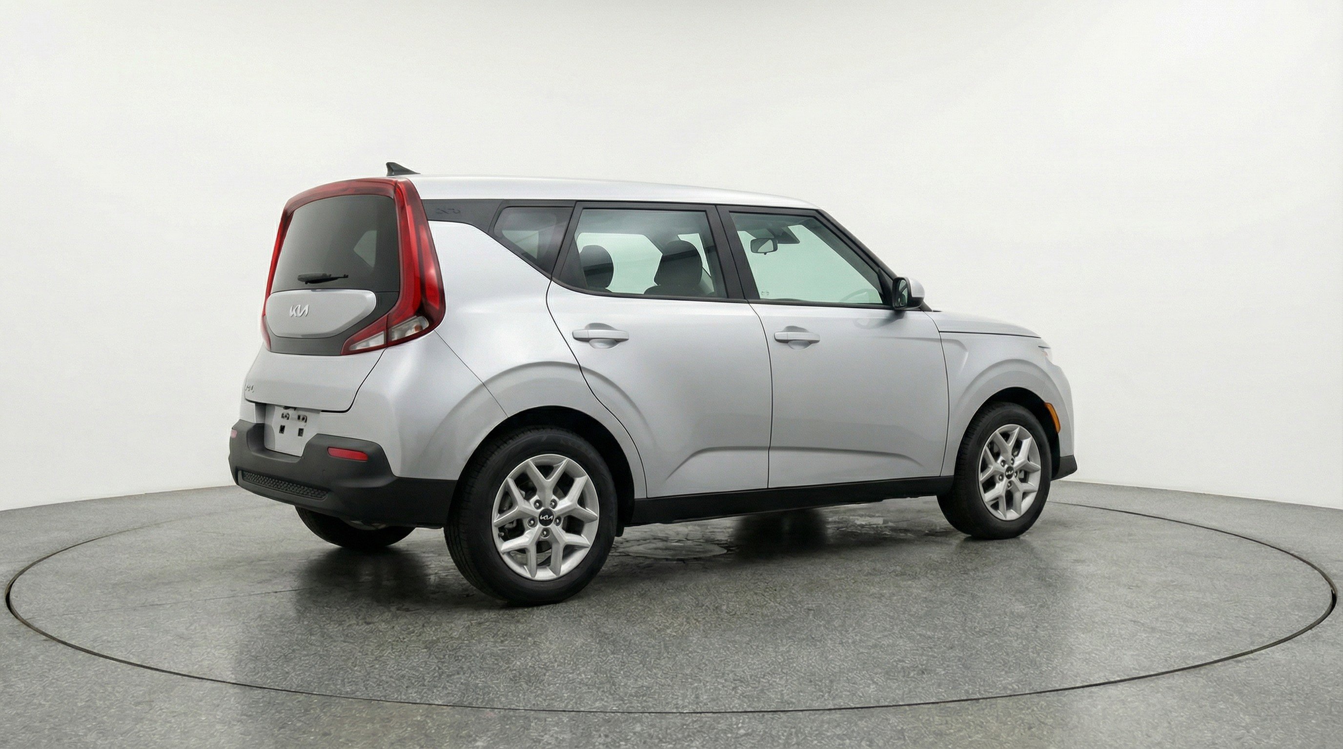 Used 2025 Kia Soul LX w/ LX Technology Package FWD image 9